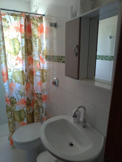 Villa Casa Agradavel Em Camboriu Com Estacionamento No Patio Extérieur photo